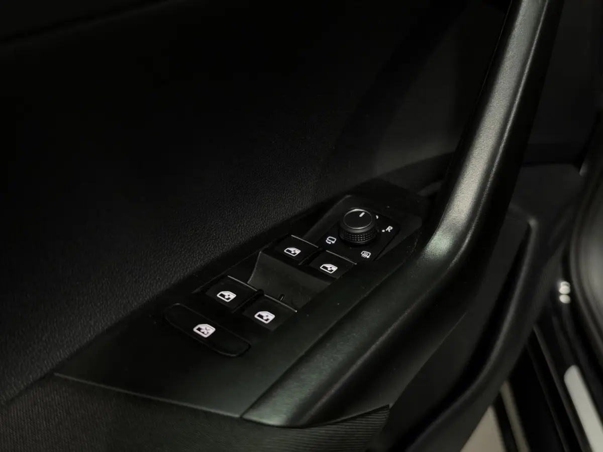 1.5 TSI R-Line|PANO|IQ|ACC|BEATS|KEYLESS|VIRTUAL|DODEHOEK