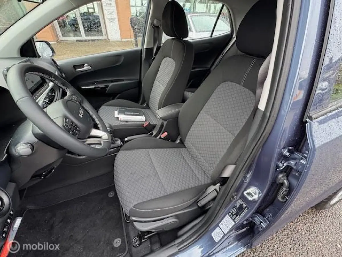 1.0 DynamicLine Automaat Navigatie , Bleutooth , Apple carplay , Camera & Parkeerhulp achter , Airo , Electr ramen - spiegels en deur vergrendeling €19.000,- ex btw