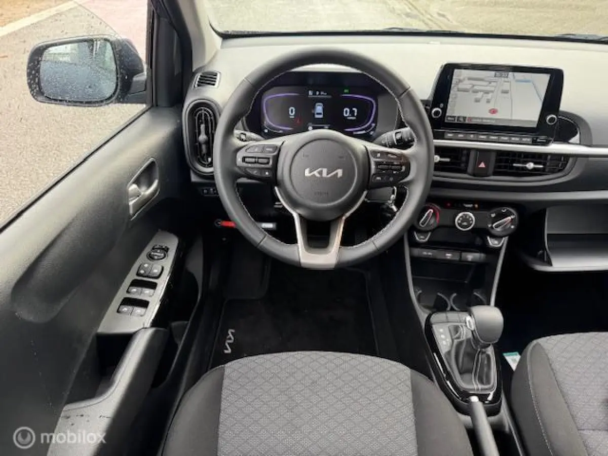 1.0 DynamicLine Automaat Navigatie , Bleutooth , Apple carplay , Camera & Parkeerhulp achter , Airo , Electr ramen - spiegels en deur vergrendeling €19.000,- ex btw