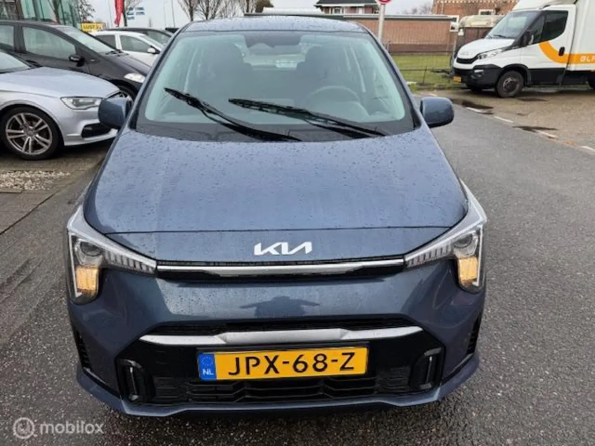 1.0 DynamicLine Automaat Navigatie , Bleutooth , Apple carplay , Camera & Parkeerhulp achter , Airo , Electr ramen - spiegels en deur vergrendeling €19.000,- ex btw