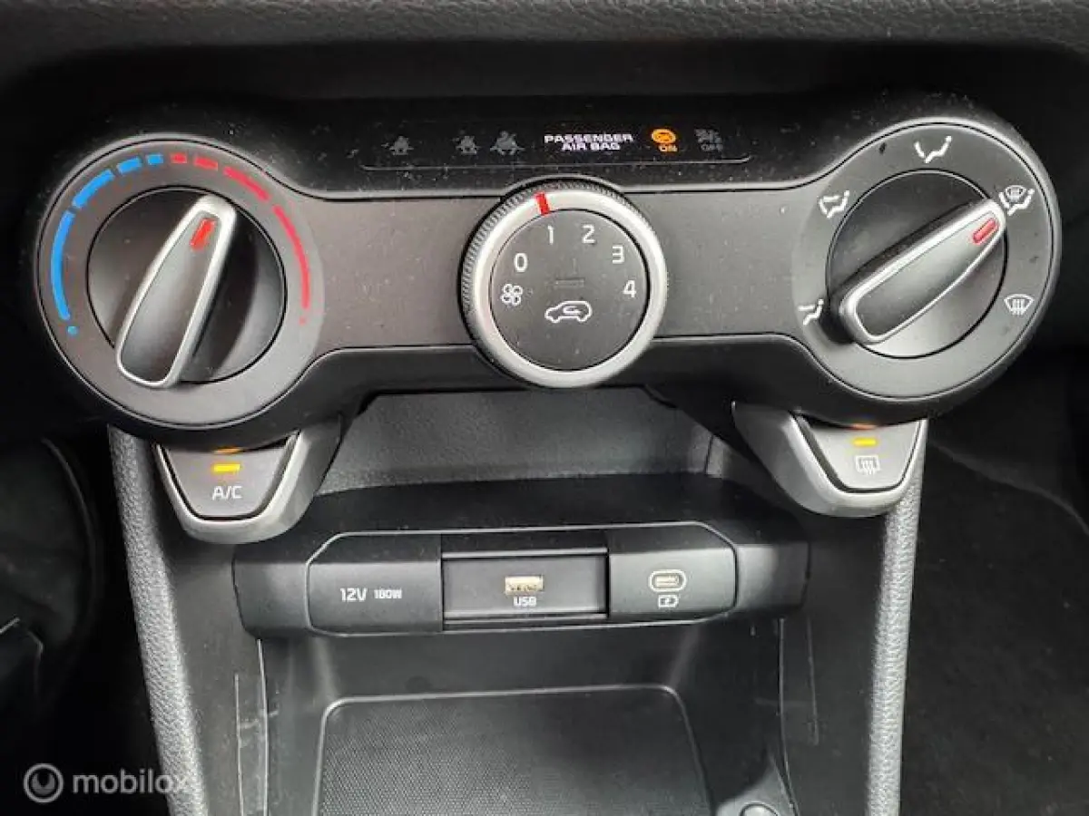 1.0 DynamicLine Automaat Navigatie , Bleutooth , Apple carplay , Camera & Parkeerhulp achter , Airo , Electr ramen - spiegels en deur vergrendeling €19.000,- ex btw
