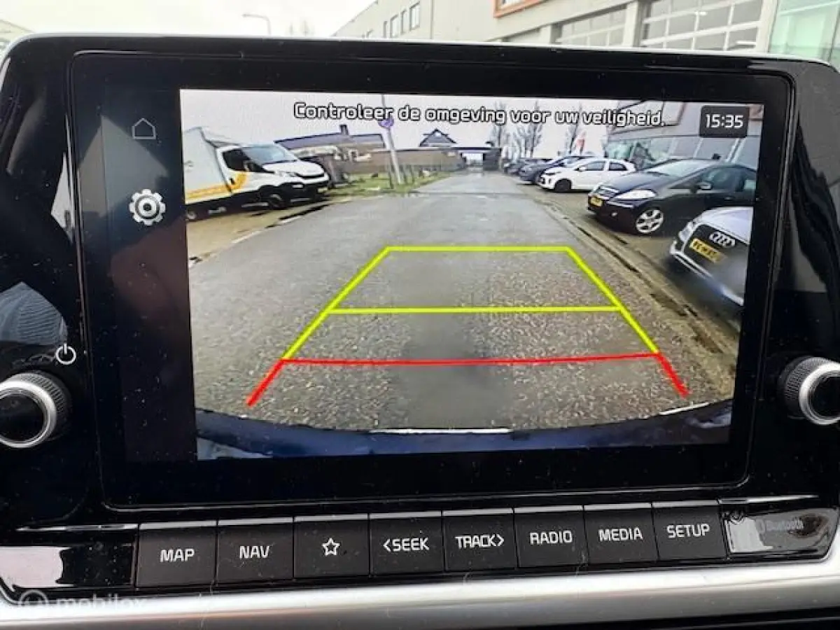 1.0 DynamicLine Automaat Navigatie , Bleutooth , Apple carplay , Camera & Parkeerhulp achter , Airo , Electr ramen - spiegels en deur vergrendeling €19.000,- ex btw