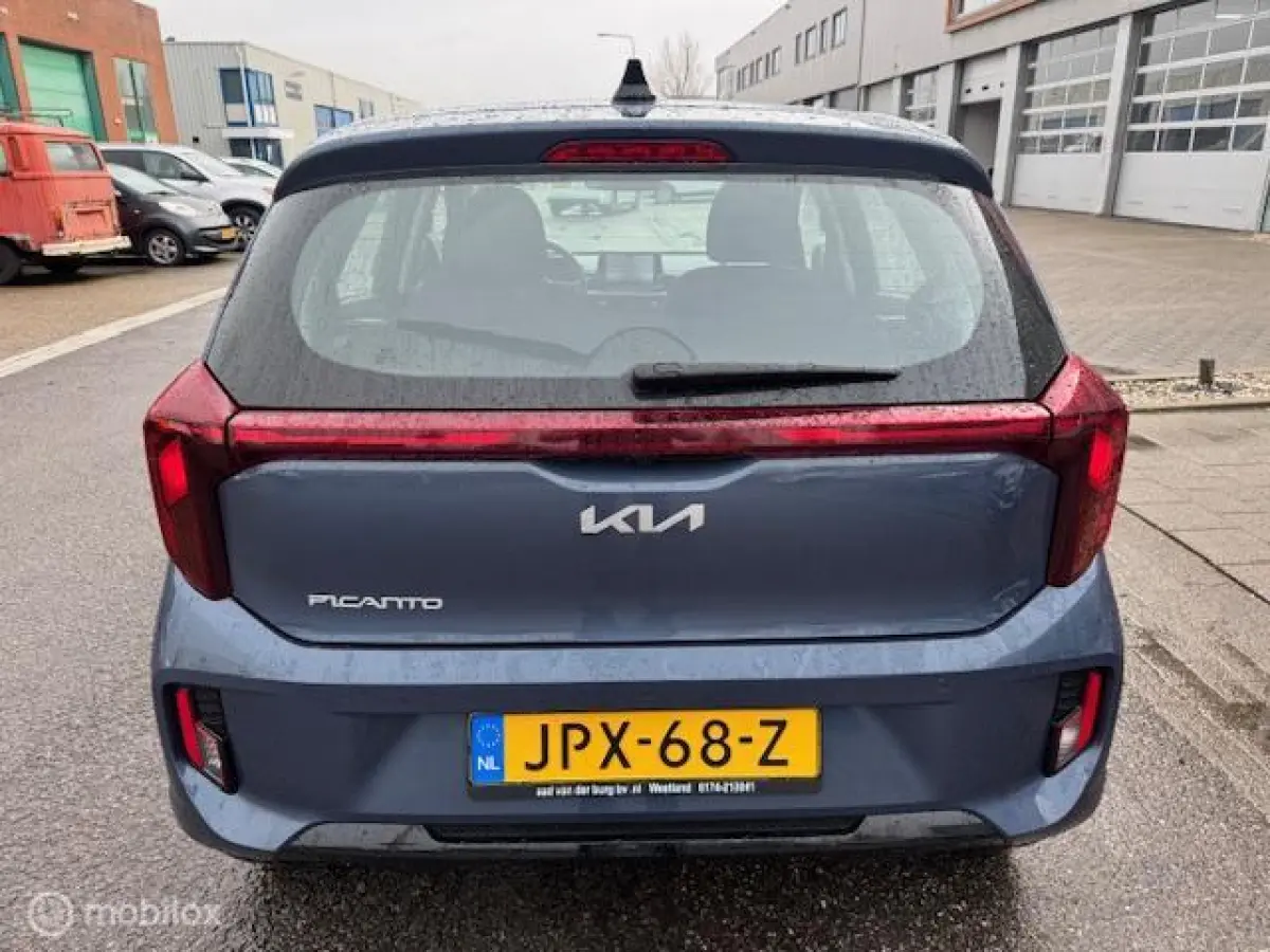 1.0 DynamicLine Automaat Navigatie , Bleutooth , Apple carplay , Camera & Parkeerhulp achter , Airo , Electr ramen - spiegels en deur vergrendeling €19.000,- ex btw