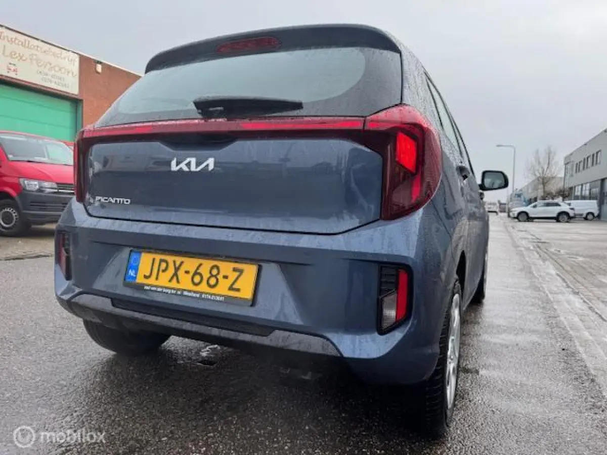1.0 DynamicLine Automaat Navigatie , Bleutooth , Apple carplay , Camera & Parkeerhulp achter , Airo , Electr ramen - spiegels en deur vergrendeling €19.000,- ex btw
