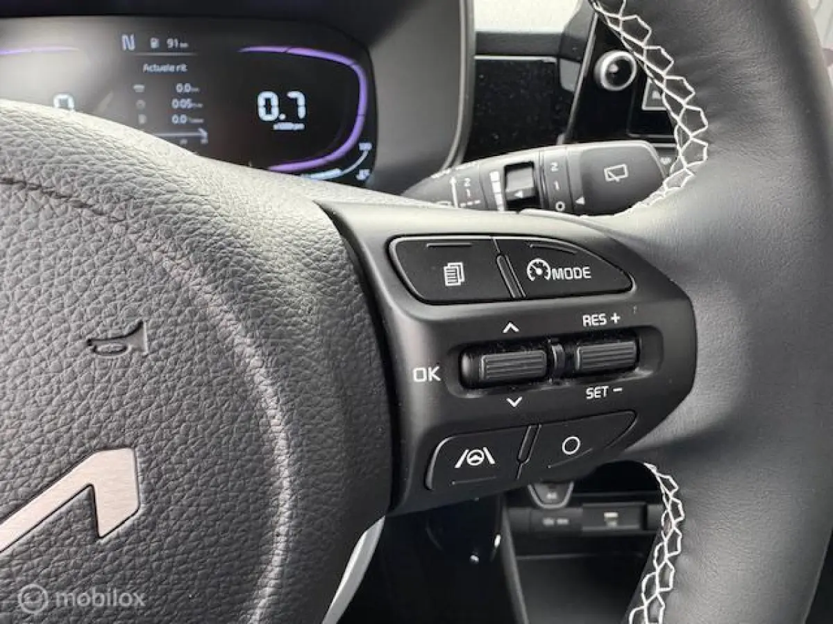 1.0 DynamicLine Automaat Navigatie , Bleutooth , Apple carplay , Camera & Parkeerhulp achter , Airo , Electr ramen - spiegels en deur vergrendeling €19.000,- ex btw