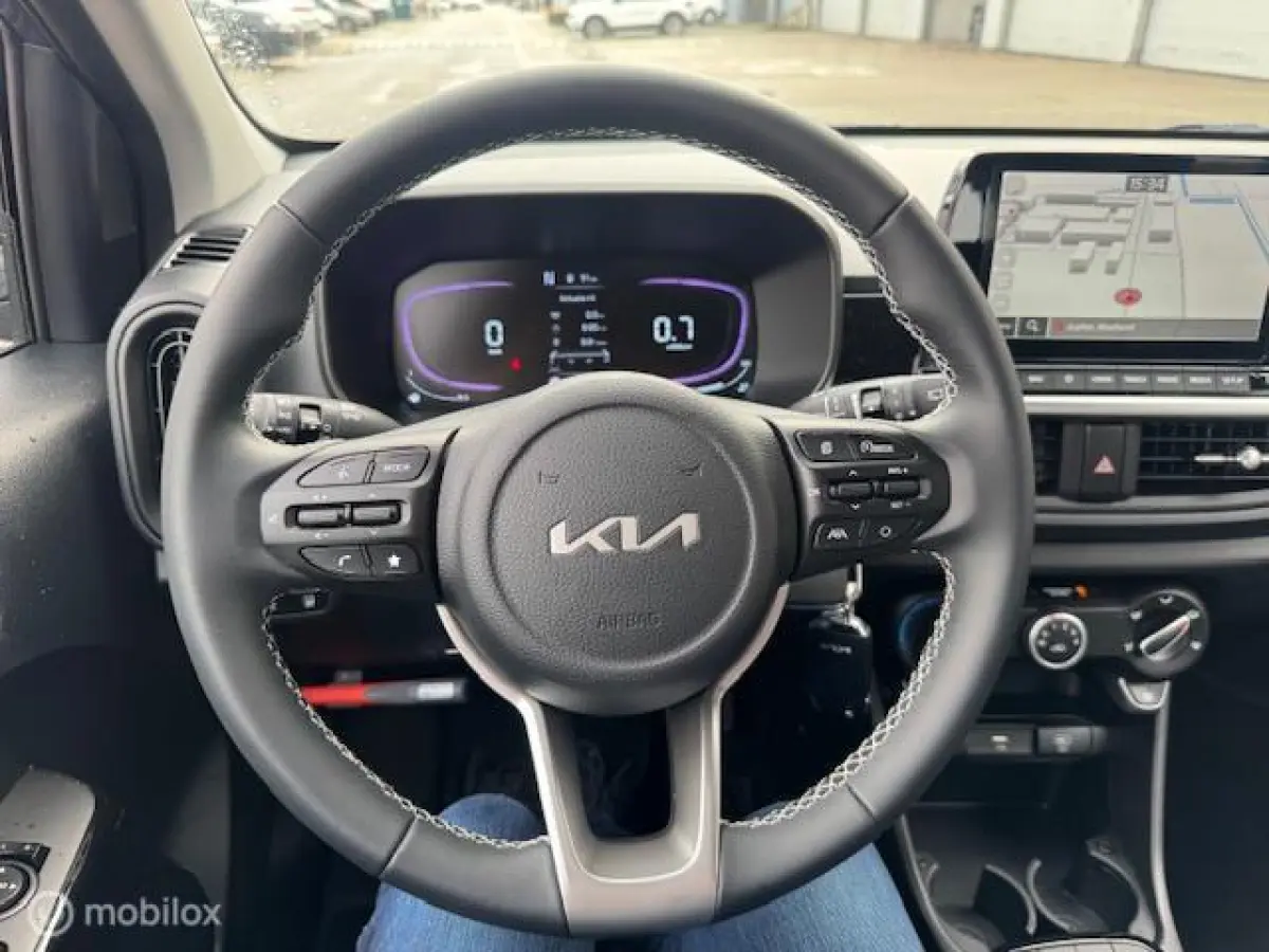1.0 DynamicLine Automaat Navigatie , Bleutooth , Apple carplay , Camera & Parkeerhulp achter , Airo , Electr ramen - spiegels en deur vergrendeling €19.000,- ex btw