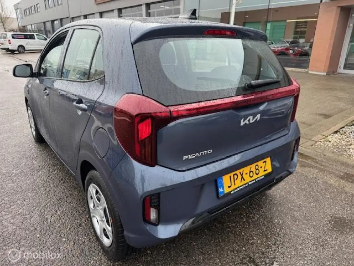 1.0 DynamicLine Automaat Navigatie , Bleutooth , Apple carplay , Camera & Parkeerhulp achter , Airo , Electr ramen - spiegels en deur vergrendeling €19.000,- ex btw