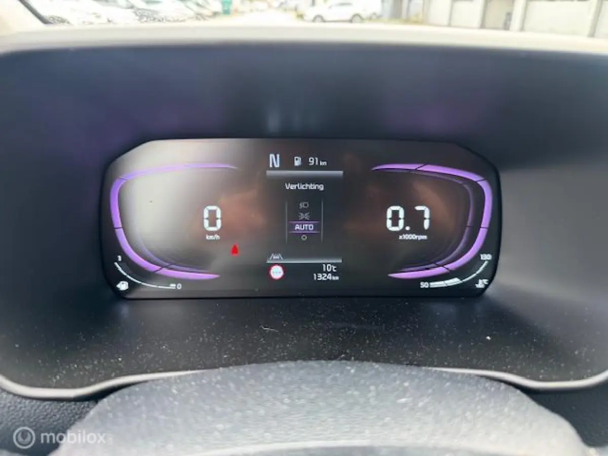 1.0 DynamicLine Automaat Navigatie , Bleutooth , Apple carplay , Camera & Parkeerhulp achter , Airo , Electr ramen - spiegels en deur vergrendeling €19.000,- ex btw