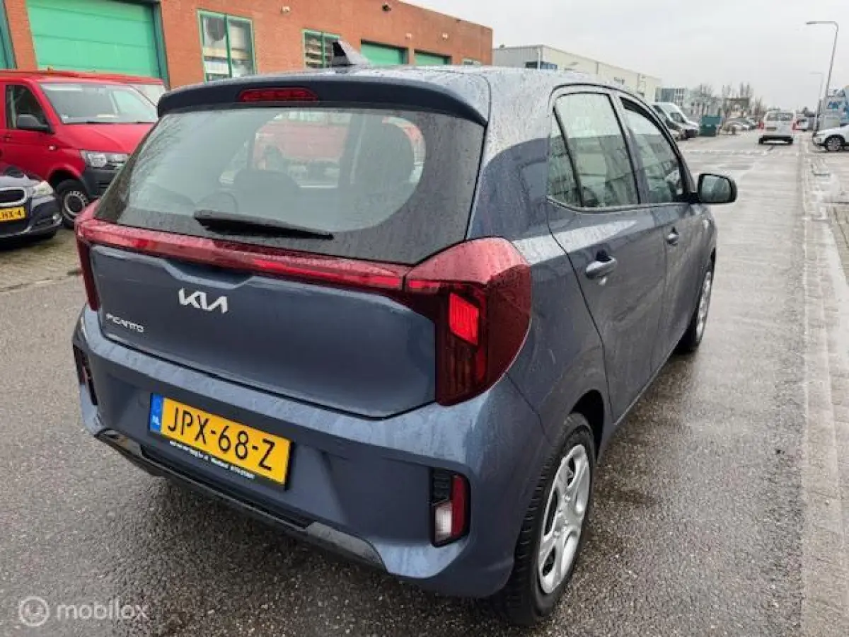 1.0 DynamicLine Automaat Navigatie , Bleutooth , Apple carplay , Camera & Parkeerhulp achter , Airo , Electr ramen - spiegels en deur vergrendeling €19.000,- ex btw