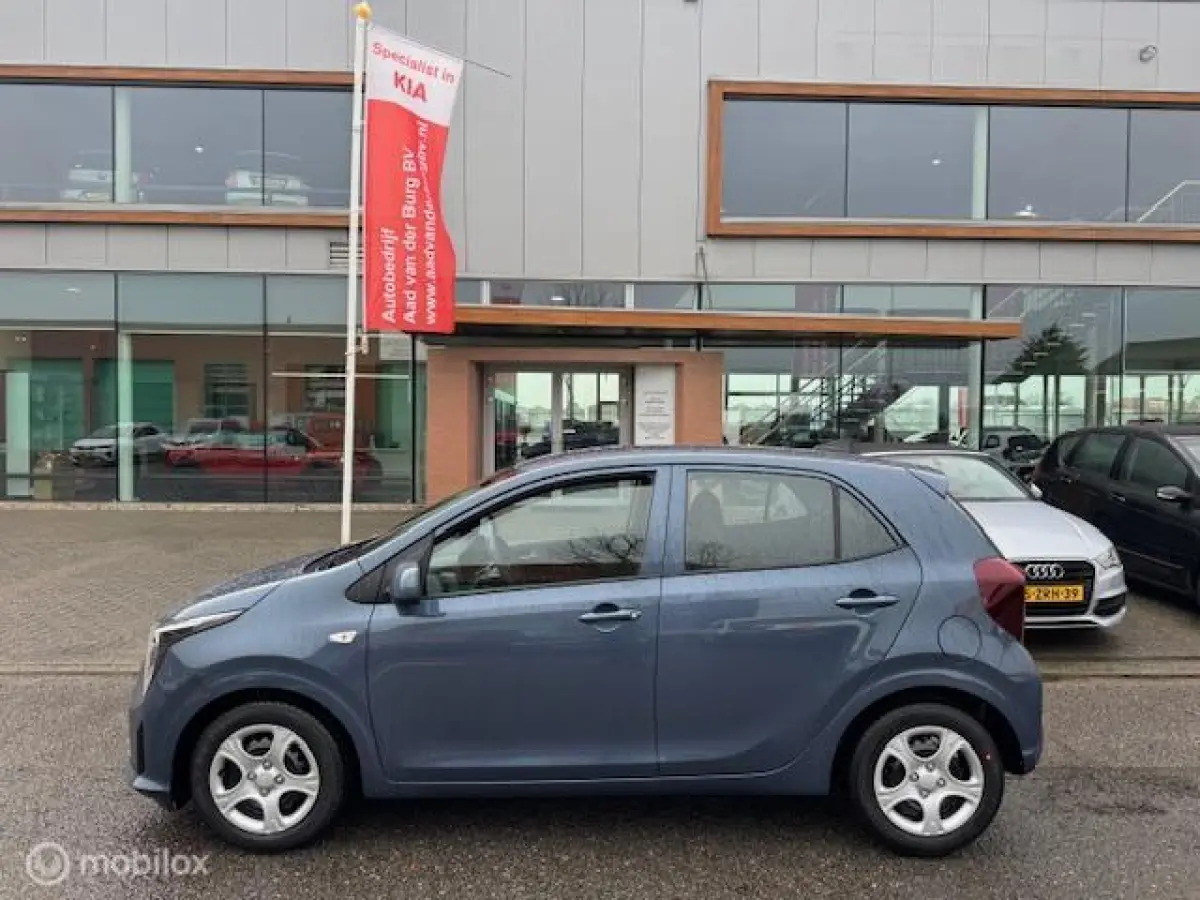 1.0 DynamicLine Automaat Navigatie , Bleutooth , Apple carplay , Camera & Parkeerhulp achter , Airo , Electr ramen - spiegels en deur vergrendeling €19.000,- ex btw