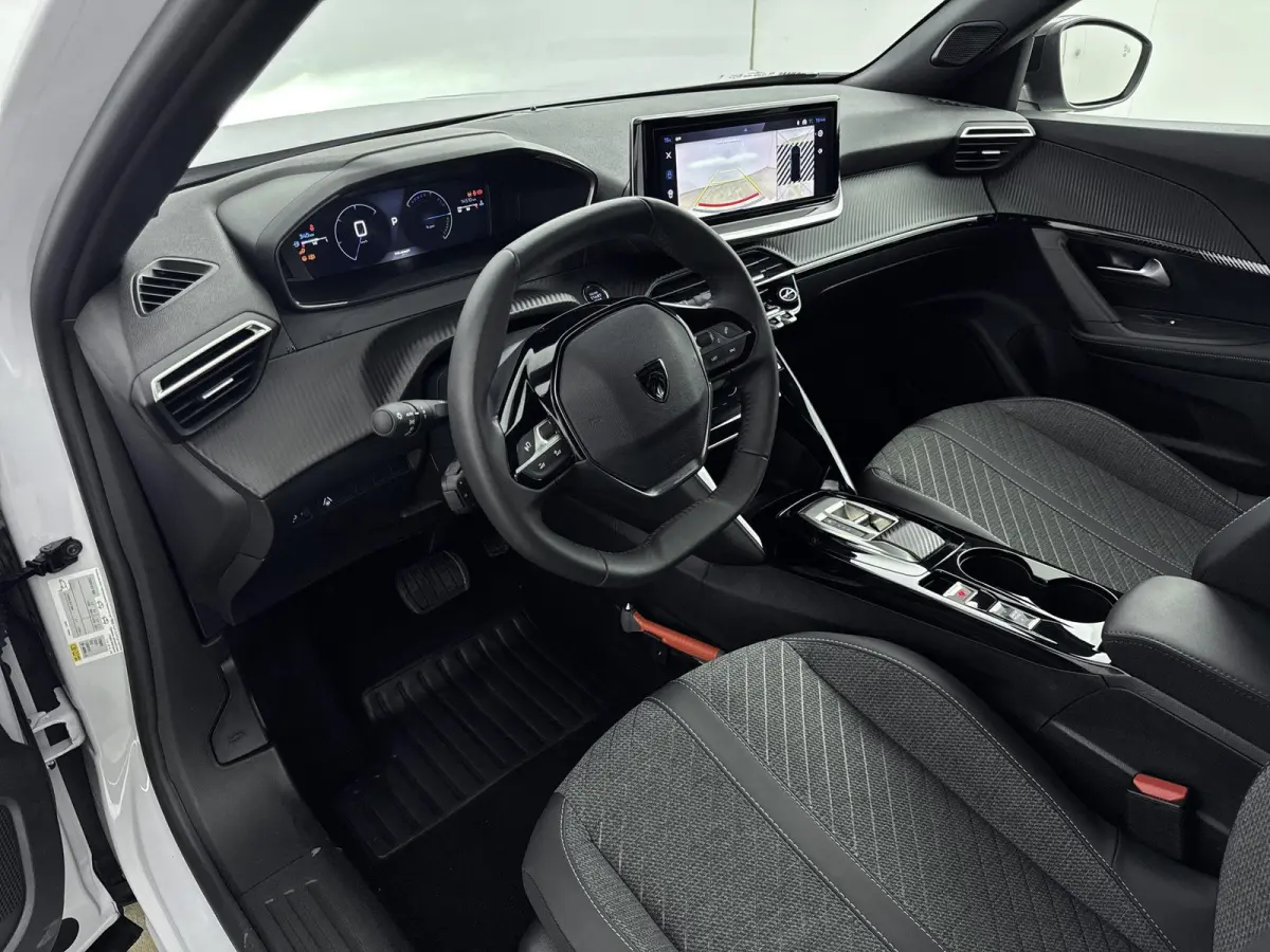 1.2 Hybrid 145 Allure | Navigatie | Dodehoek sensoren| Camera | Cruise Control