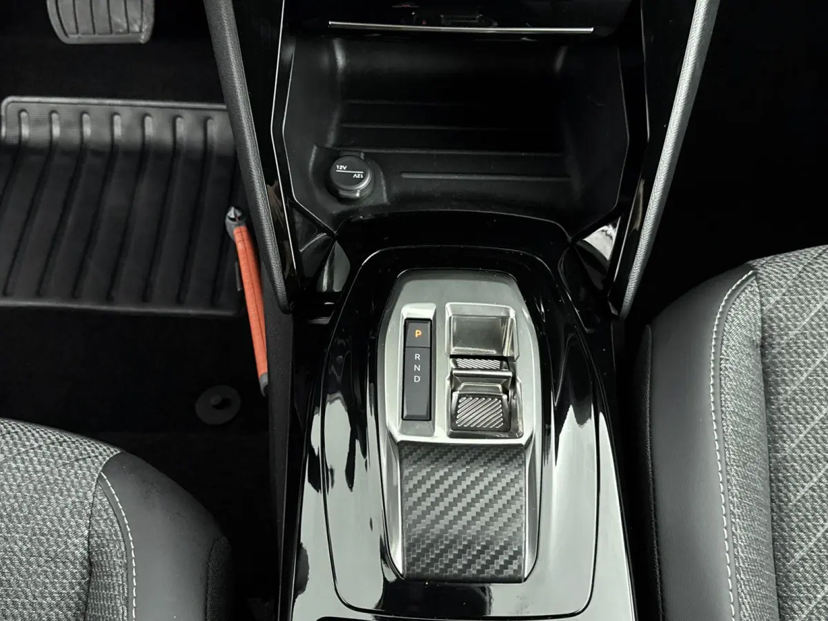 1.2 Hybrid 145 Allure | Navigatie | Dodehoek sensoren| Camera | Cruise Control