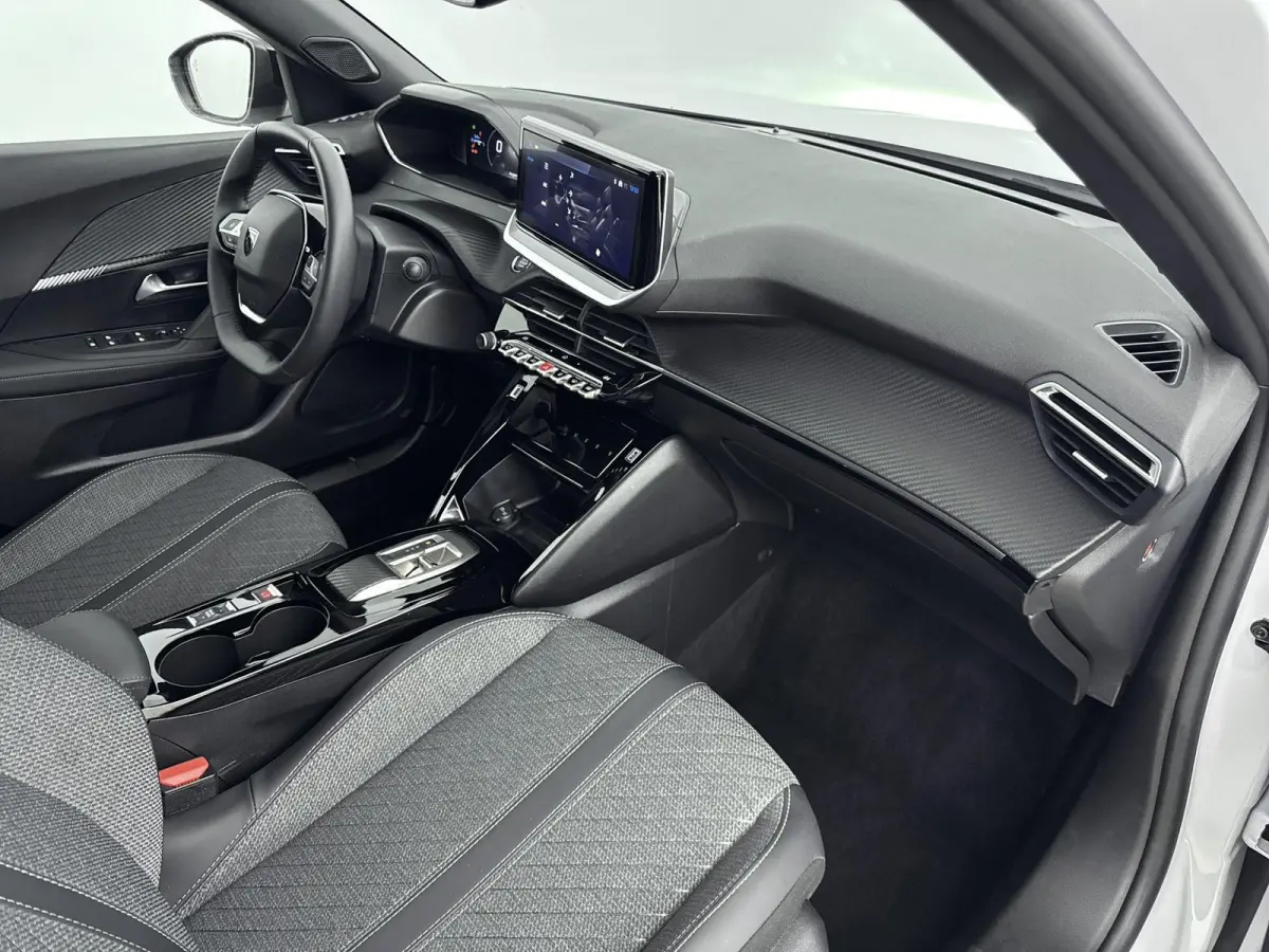1.2 Hybrid 145 Allure | Navigatie | Dodehoek sensoren| Camera | Cruise Control