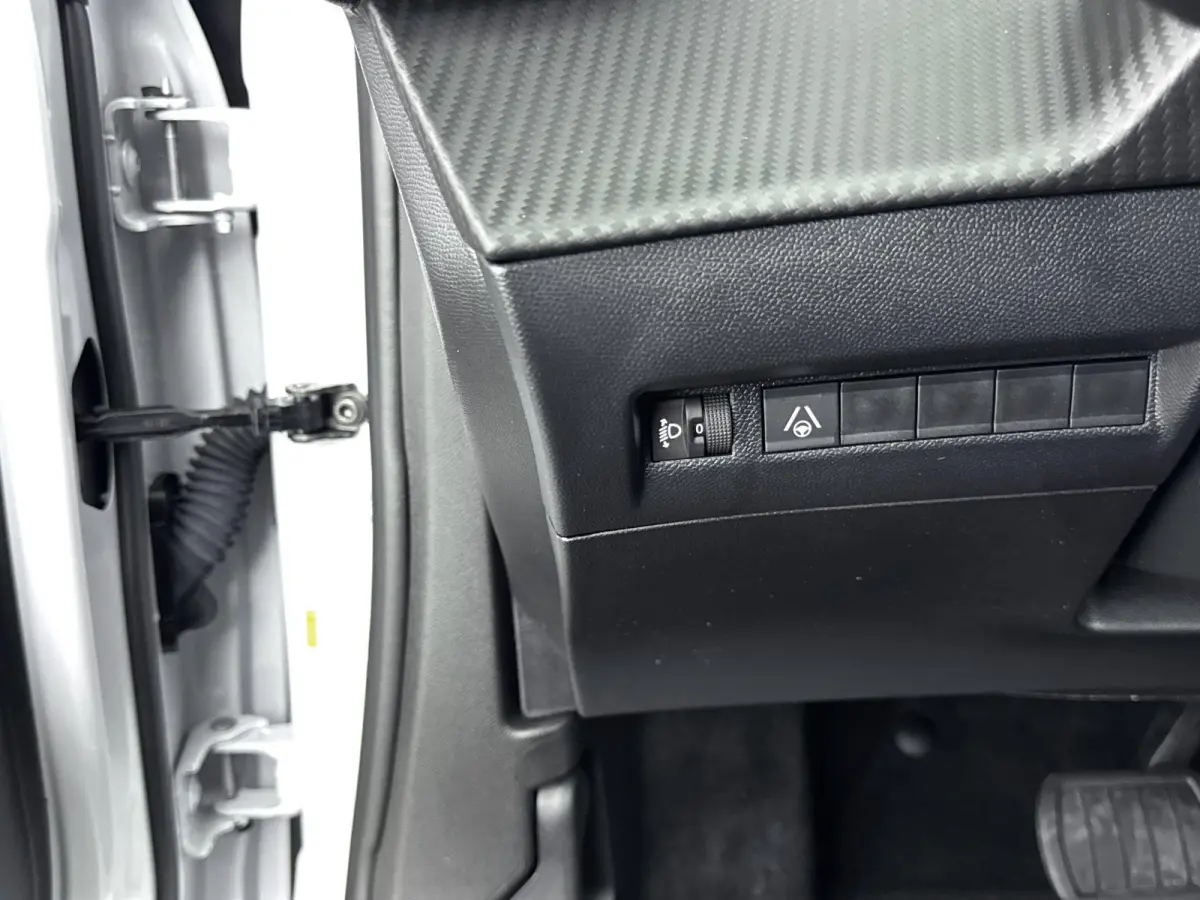 1.2 Hybrid 145 Allure | Navigatie | Dodehoek sensoren| Camera | Cruise Control