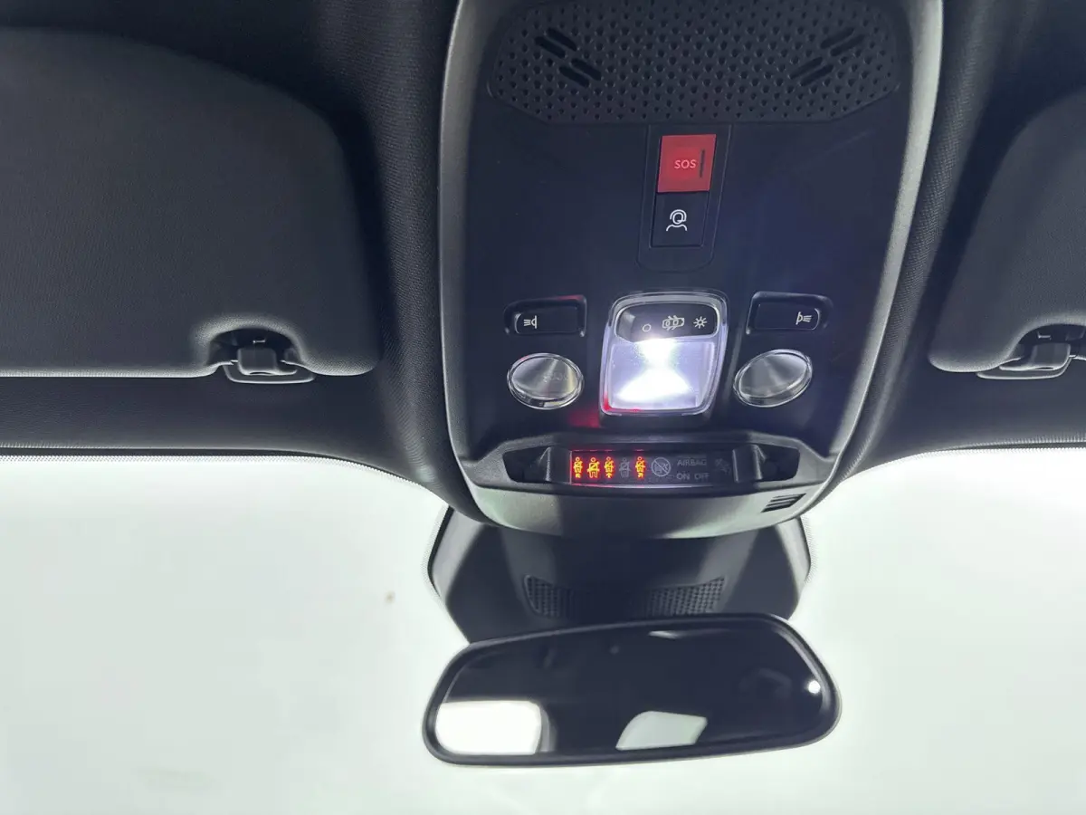 1.2 Hybrid 145 Allure | Navigatie | Dodehoek sensoren| Camera | Cruise Control