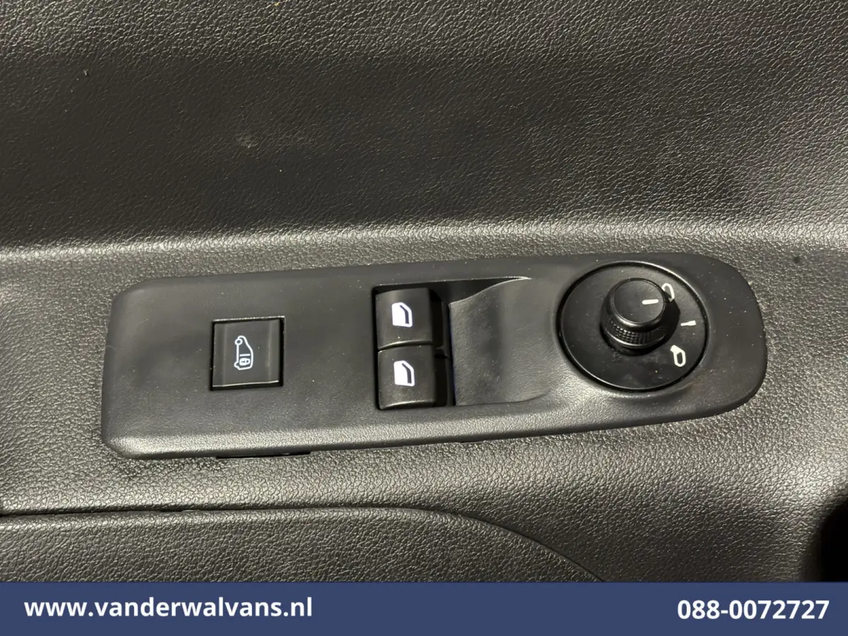 1.5D 102pk L2H1 Euro6 Airco | Apple Carplay | Trekhaak | Cruisecontrol Parkeersensoren, Android Auto, Zijdeur, Bijrijdersbank