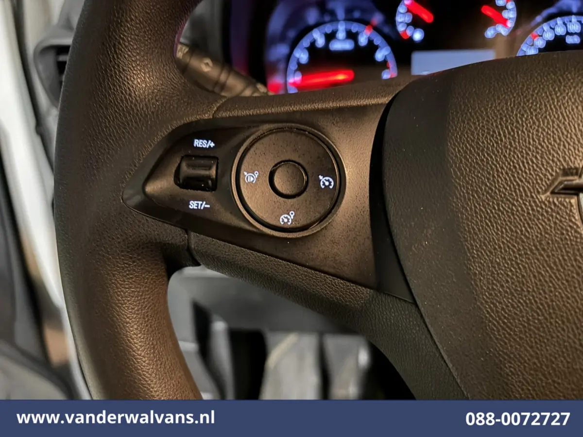 1.5D 102pk L2H1 Euro6 Airco | Apple Carplay | Trekhaak | Cruisecontrol Parkeersensoren, Android Auto, Zijdeur, Bijrijdersbank