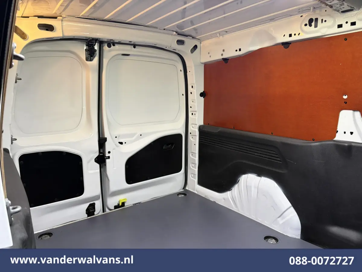 1.5D 102pk L2H1 Euro6 Airco | Apple Carplay | Trekhaak | Cruisecontrol Parkeersensoren, Android Auto, Zijdeur, Bijrijdersbank