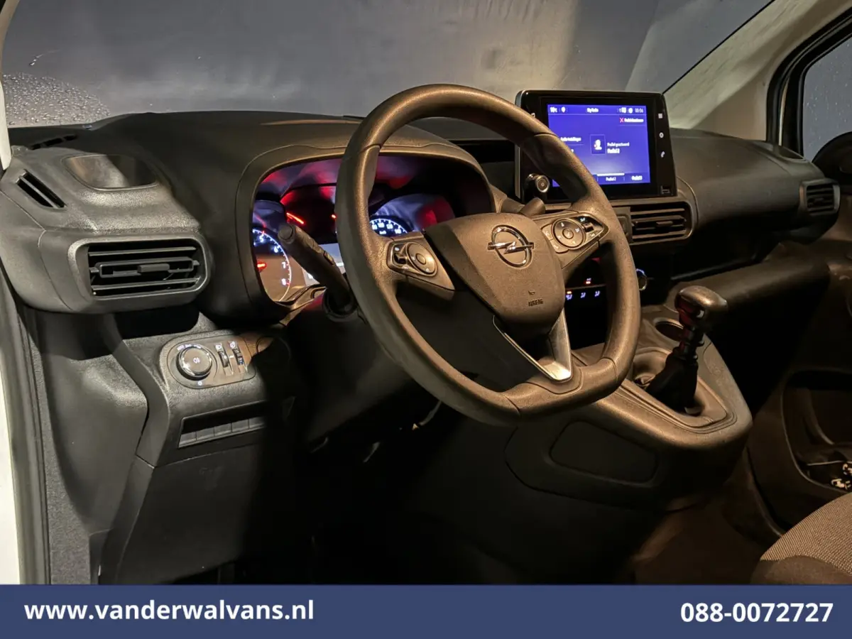 1.5D 102pk L2H1 Euro6 Airco | Apple Carplay | Trekhaak | Cruisecontrol Parkeersensoren, Android Auto, Zijdeur, Bijrijdersbank