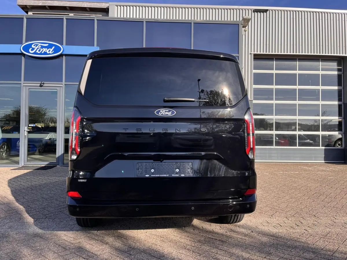 Tourneo 340 2.5 PHEV L2H1 Titanium X 233PK Emissiezonevrij!! Ex. BTW/incl. BPM 8Pers. Adaptieve Cruise Winterpack VOL leder 8 zitplaatsen verschuif/uitneembare stoelen Climate 2de rij *Compl
