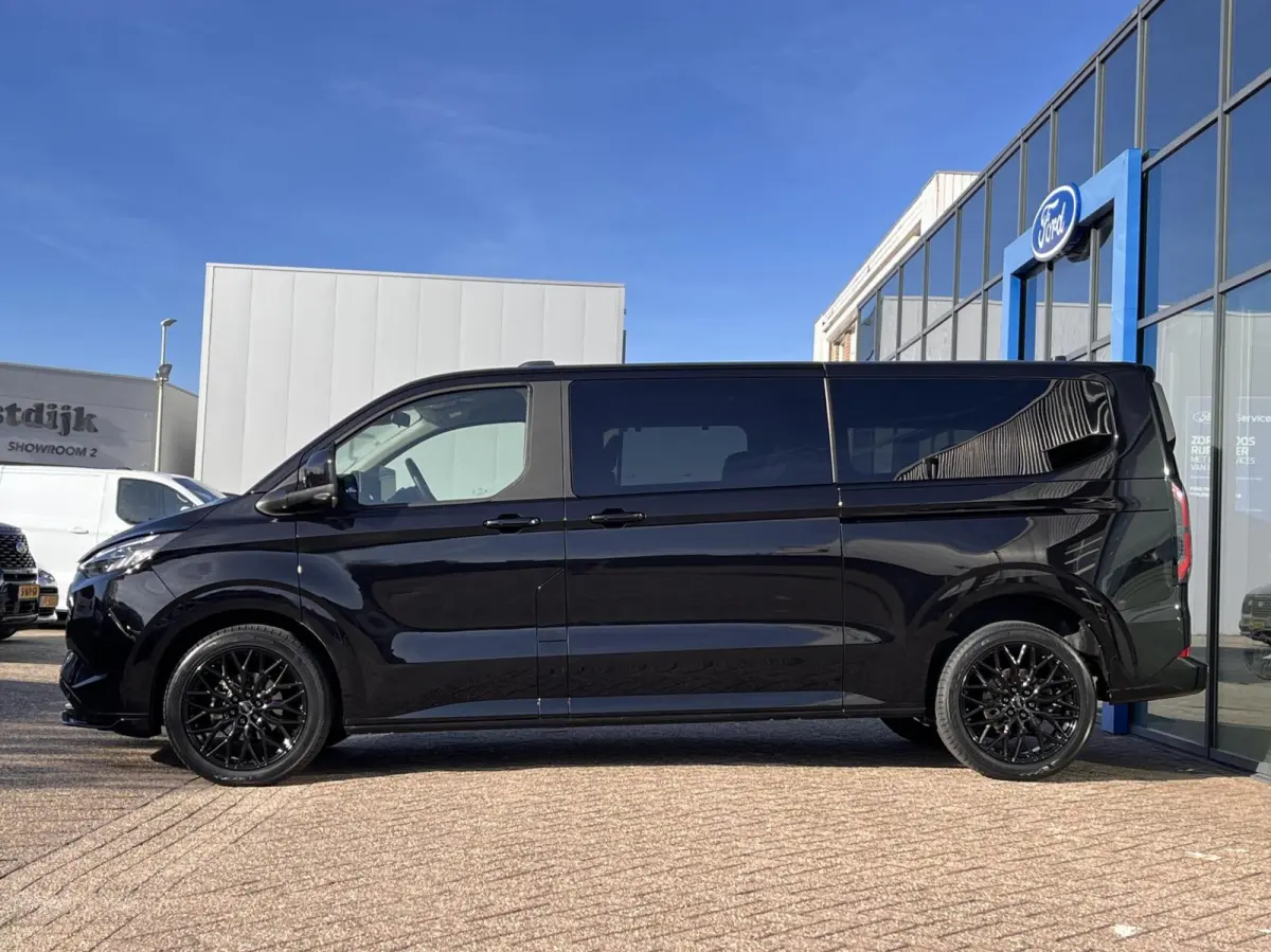 Tourneo 340 2.5 PHEV L2H1 Titanium X 233PK Emissiezonevrij!! Ex. BTW/incl. BPM 8Pers. Adaptieve Cruise Winterpack VOL leder 8 zitplaatsen verschuif/uitneembare stoelen Climate 2de rij *Compl