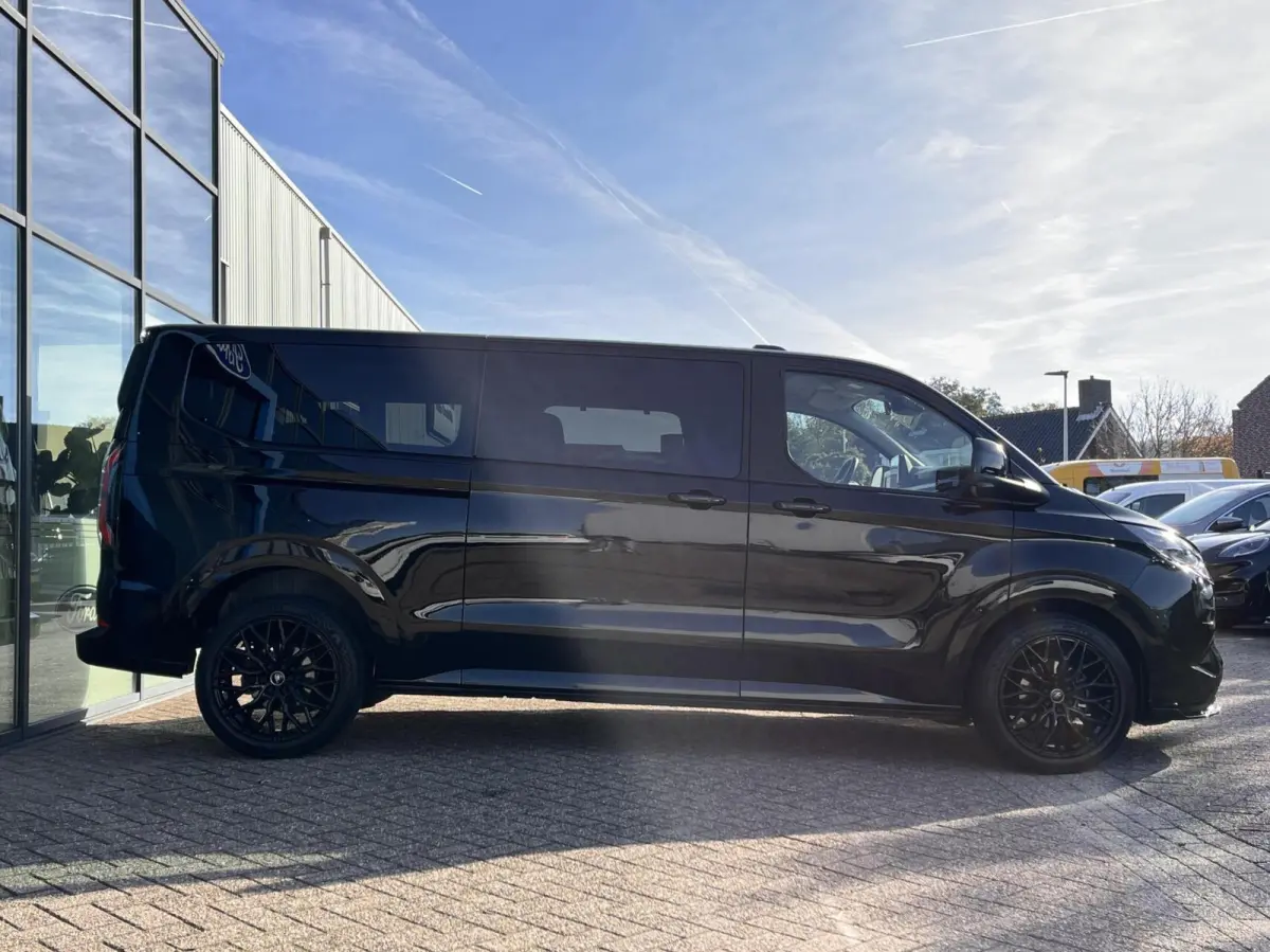 Tourneo 340 2.5 PHEV L2H1 Titanium X 233PK Emissiezonevrij!! Ex. BTW/incl. BPM 8Pers. Adaptieve Cruise Winterpack VOL leder 8 zitplaatsen verschuif/uitneembare stoelen Climate 2de rij *Compl