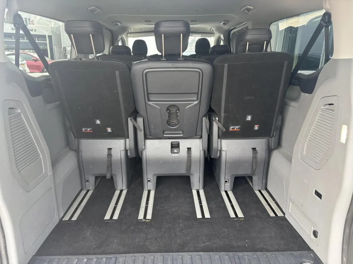 Tourneo 340 2.5 PHEV L2H1 Titanium X 233PK Emissiezonevrij!! Ex. BTW/incl. BPM 8Pers. Adaptieve Cruise Winterpack VOL leder 8 zitplaatsen verschuif/uitneembare stoelen Climate 2de rij *Compl