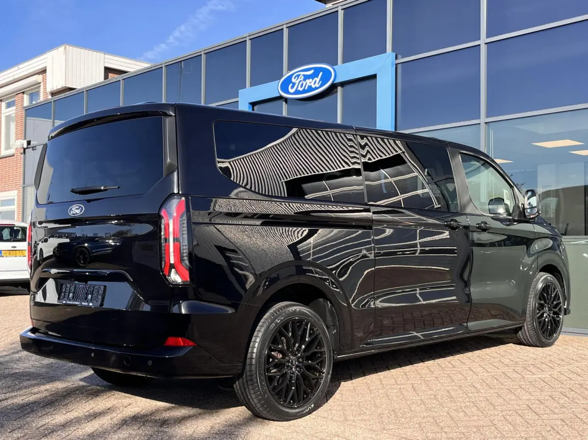 Tourneo 340 2.5 PHEV L2H1 Titanium X 233PK Emissiezonevrij!! Ex. BTW/incl. BPM 8Pers. Adaptieve Cruise Winterpack VOL leder 8 zitplaatsen verschuif/uitneembare stoelen Climate 2de rij *Compl
