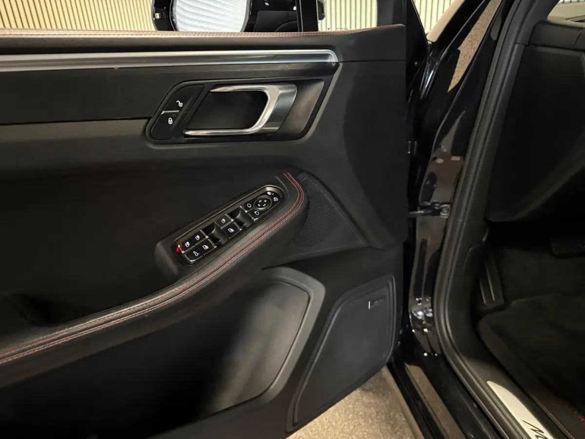 3.0 GTS-SPORT DESIGN-PANORAMA-LUCHTVERING-TREKHAAK-PDLS-SOUND-APPLE CARPLAY-COMPLEET