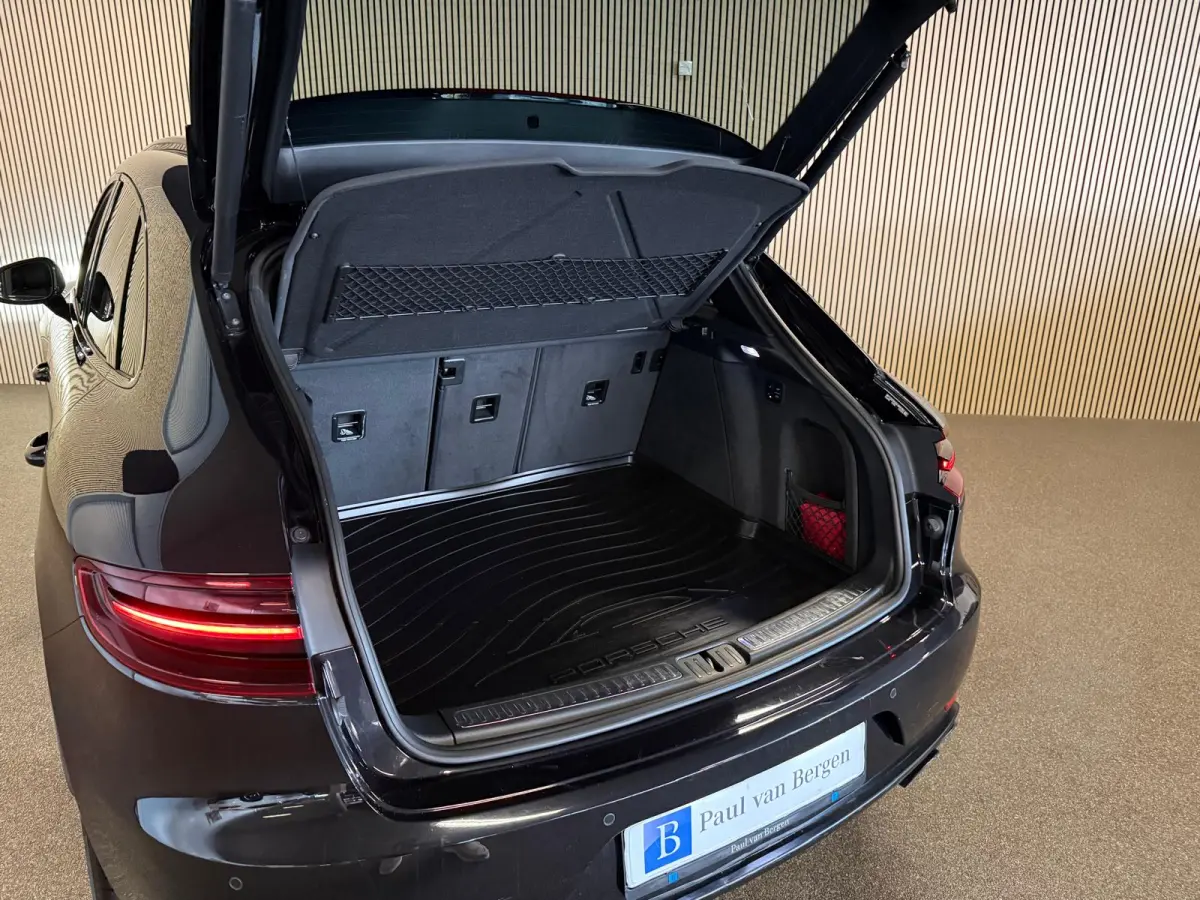 3.0 GTS-SPORT DESIGN-PANORAMA-LUCHTVERING-TREKHAAK-PDLS-SOUND-APPLE CARPLAY-COMPLEET