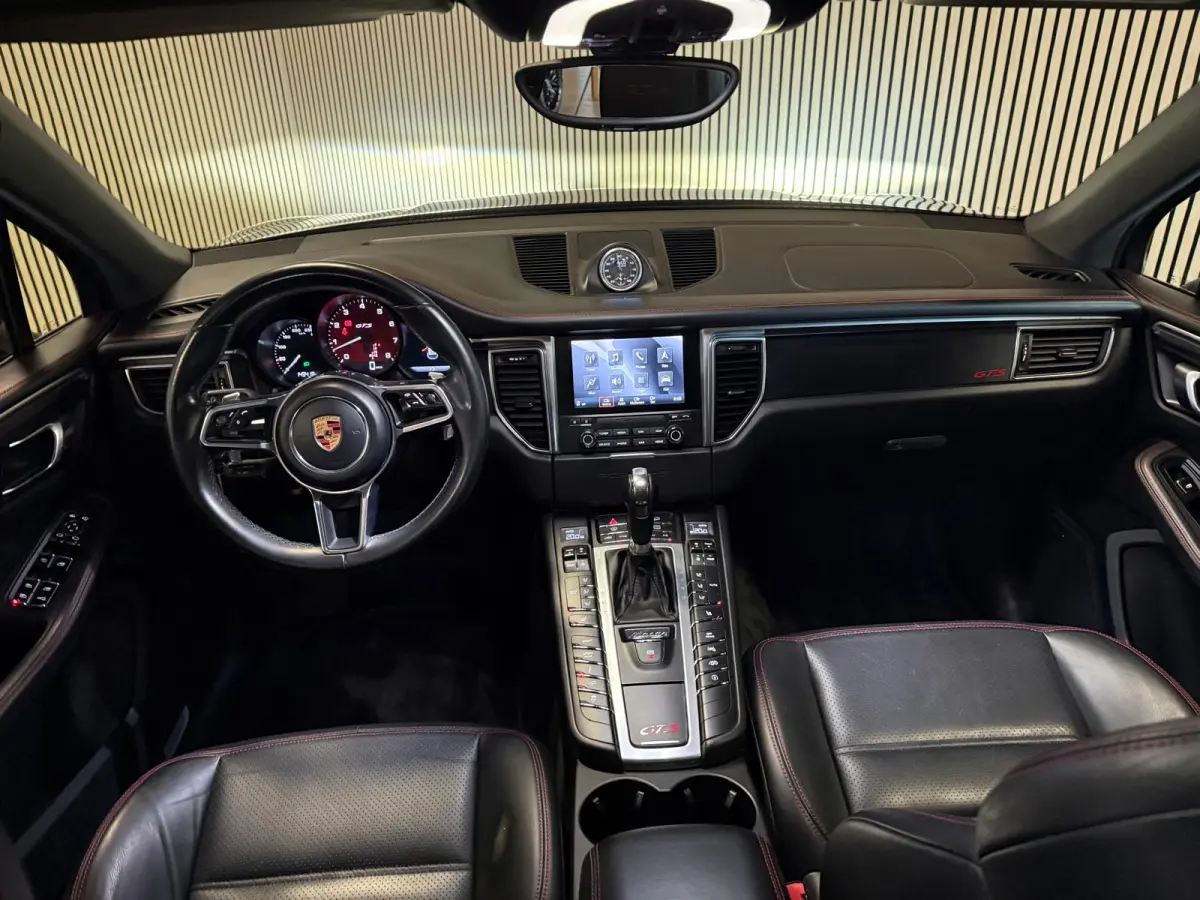 3.0 GTS-SPORT DESIGN-PANORAMA-LUCHTVERING-TREKHAAK-PDLS-SOUND-APPLE CARPLAY-COMPLEET