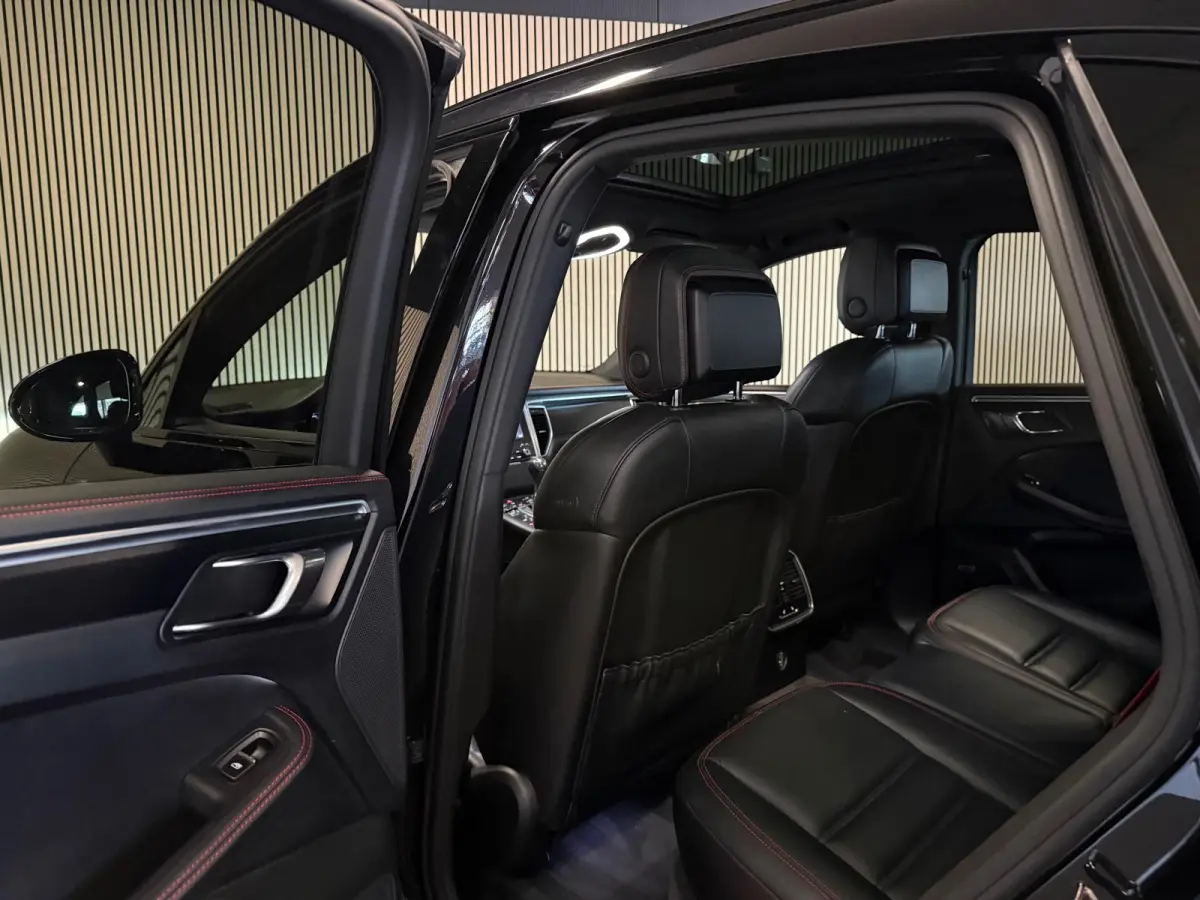 3.0 GTS-SPORT DESIGN-PANORAMA-LUCHTVERING-TREKHAAK-PDLS-SOUND-APPLE CARPLAY-COMPLEET