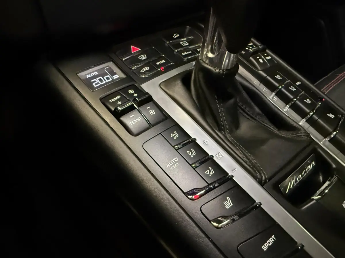 3.0 GTS-SPORT DESIGN-PANORAMA-LUCHTVERING-TREKHAAK-PDLS-SOUND-APPLE CARPLAY-COMPLEET