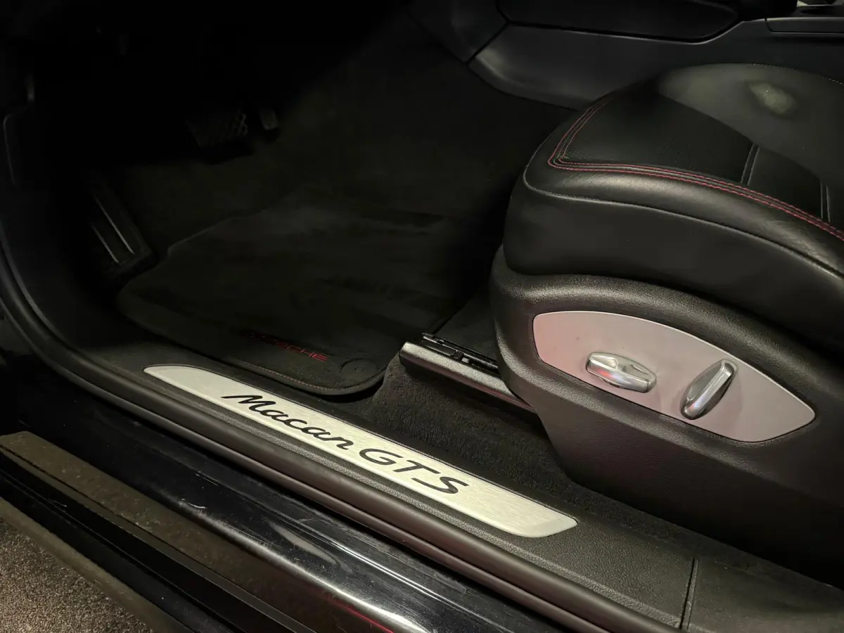 3.0 GTS-SPORT DESIGN-PANORAMA-LUCHTVERING-TREKHAAK-PDLS-SOUND-APPLE CARPLAY-COMPLEET