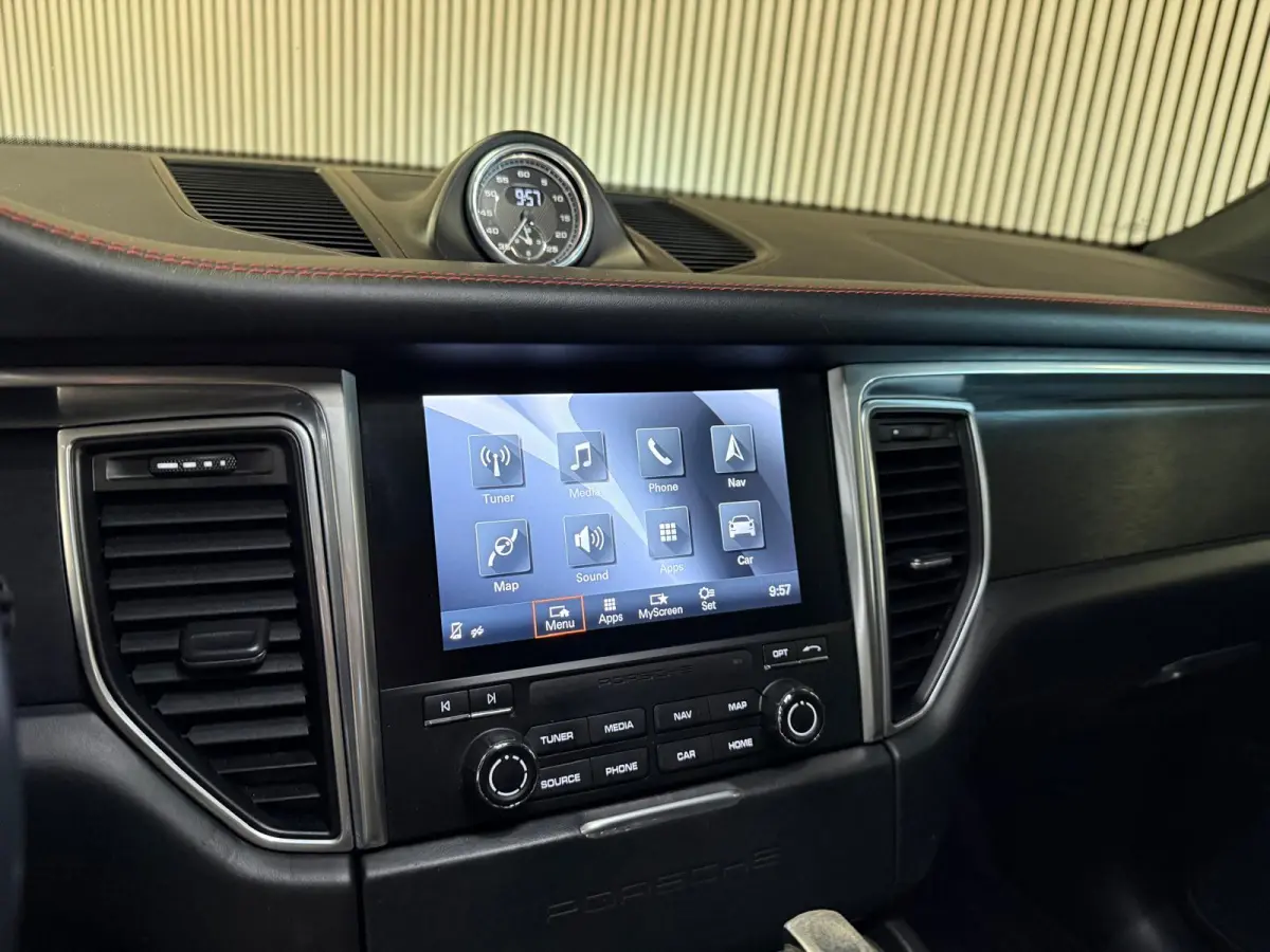 3.0 GTS-SPORT DESIGN-PANORAMA-LUCHTVERING-TREKHAAK-PDLS-SOUND-APPLE CARPLAY-COMPLEET