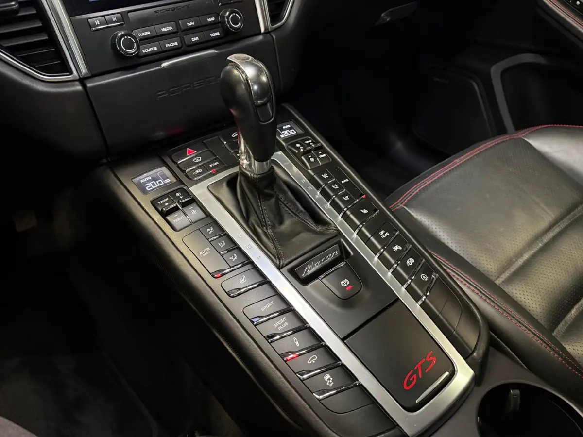 3.0 GTS-SPORT DESIGN-PANORAMA-LUCHTVERING-TREKHAAK-PDLS-SOUND-APPLE CARPLAY-COMPLEET