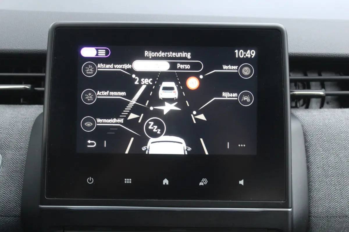 1.0 TCe 90 GPF techno l Cruise Control l Lane Assist l PDC Achter l Navi l Airco l Keyless Entry/Start