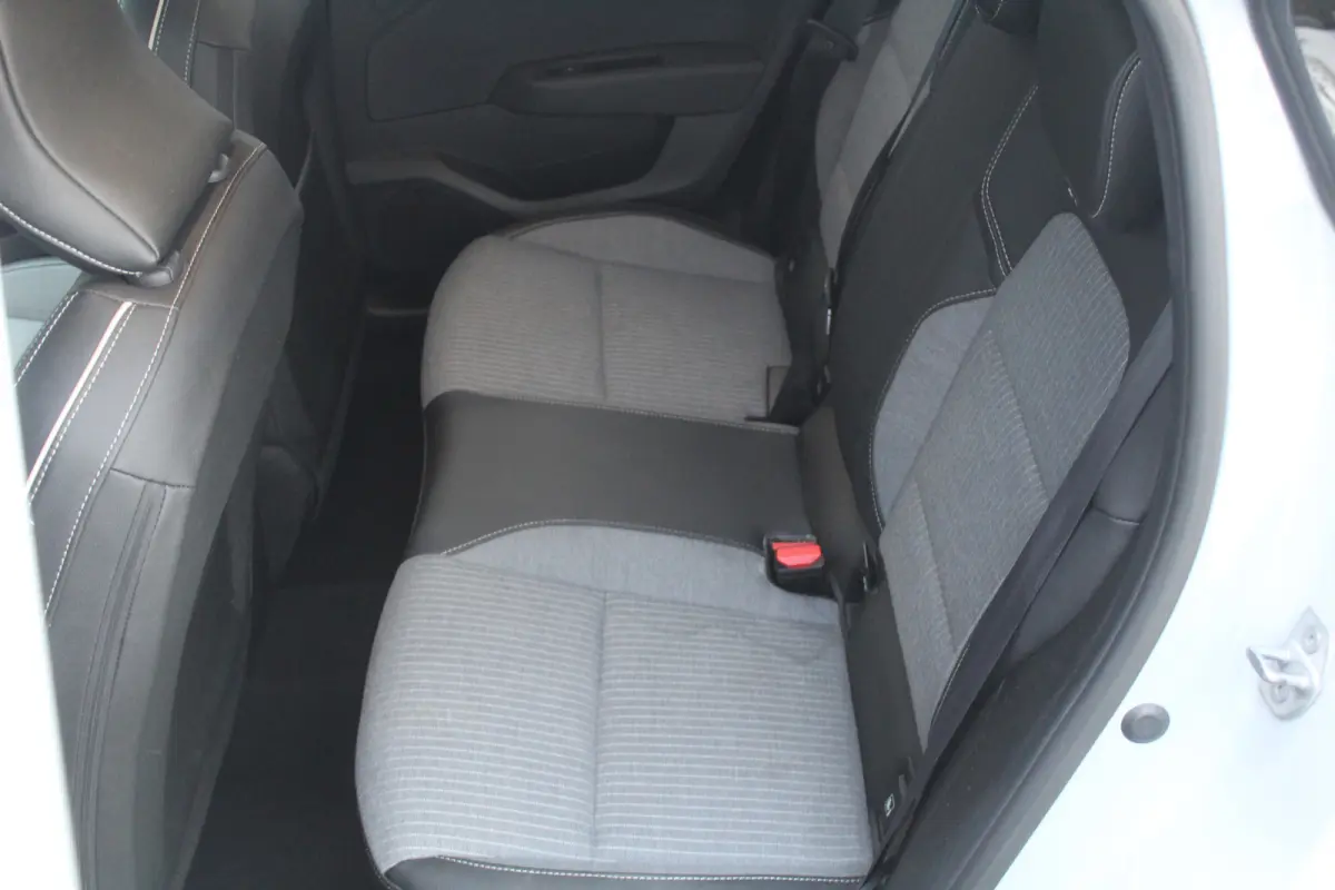 1.0 TCe 90 GPF techno l Cruise Control l Lane Assist l PDC Achter l Navi l Airco l Keyless Entry/Start