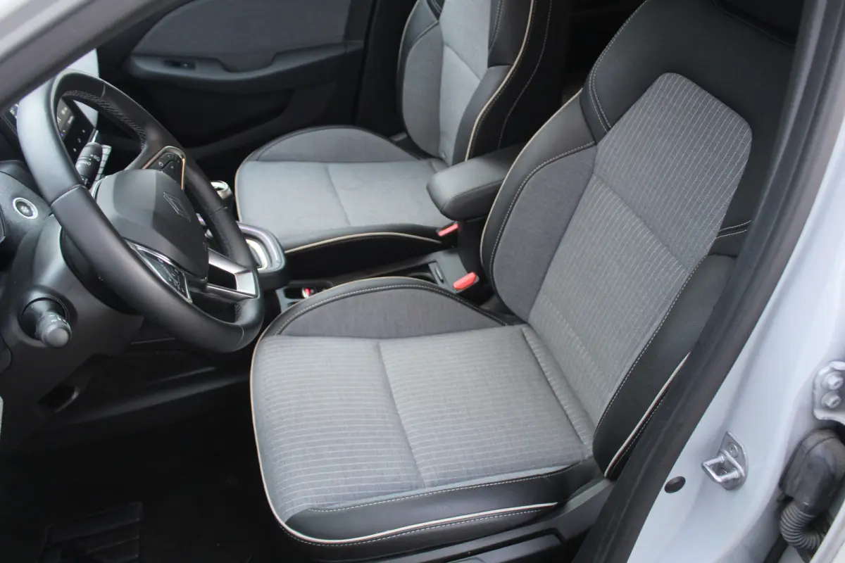 1.0 TCe 90 GPF techno l Cruise Control l Lane Assist l PDC Achter l Navi l Airco l Keyless Entry/Start