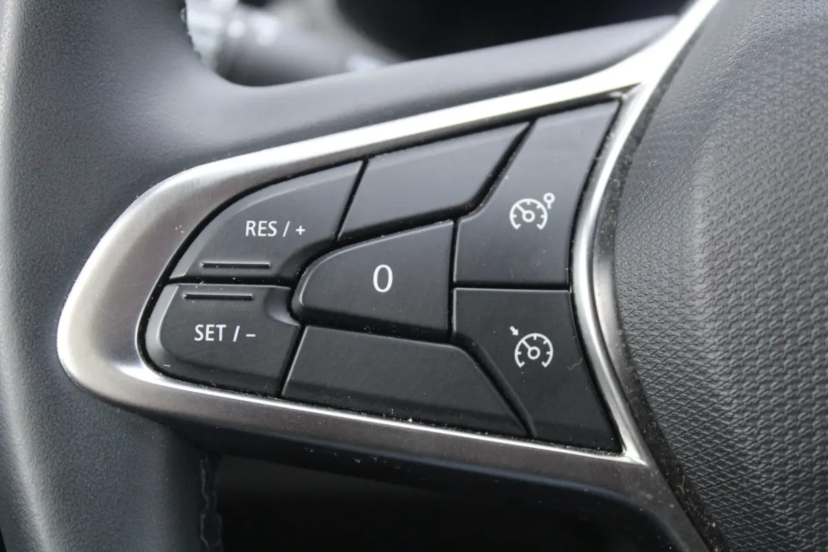 1.0 TCe 90 GPF techno l Cruise Control l Lane Assist l PDC Achter l Navi l Airco l Keyless Entry/Start