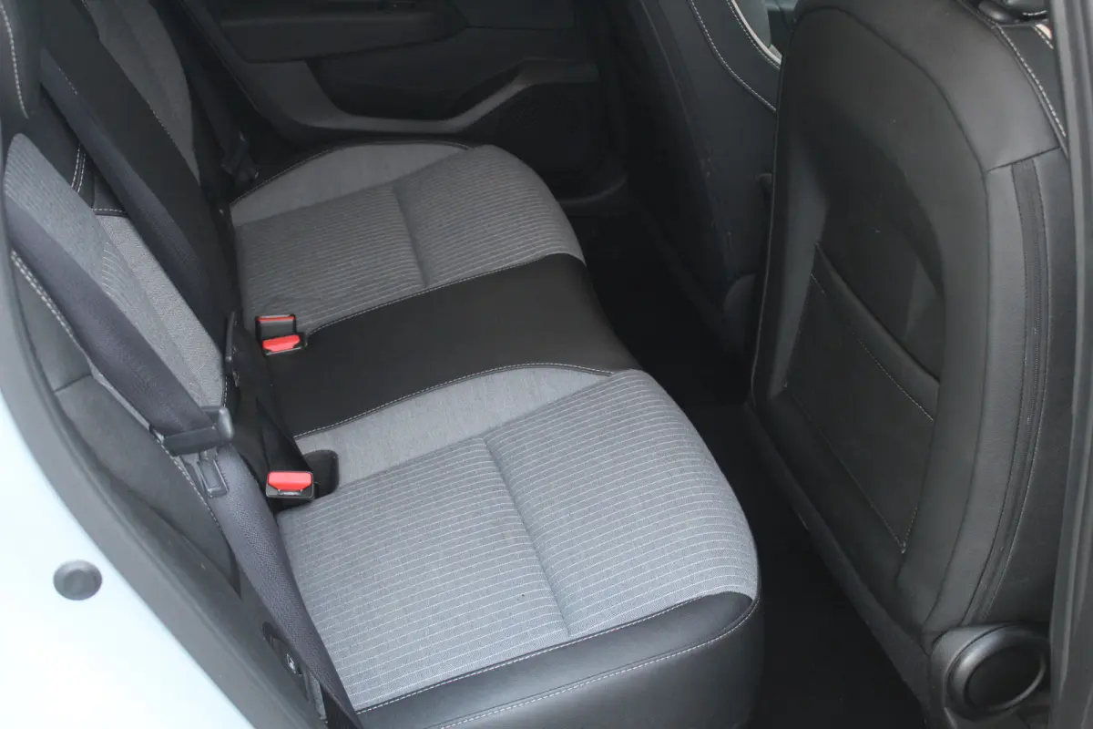 1.0 TCe 90 GPF techno l Cruise Control l Lane Assist l PDC Achter l Navi l Airco l Keyless Entry/Start
