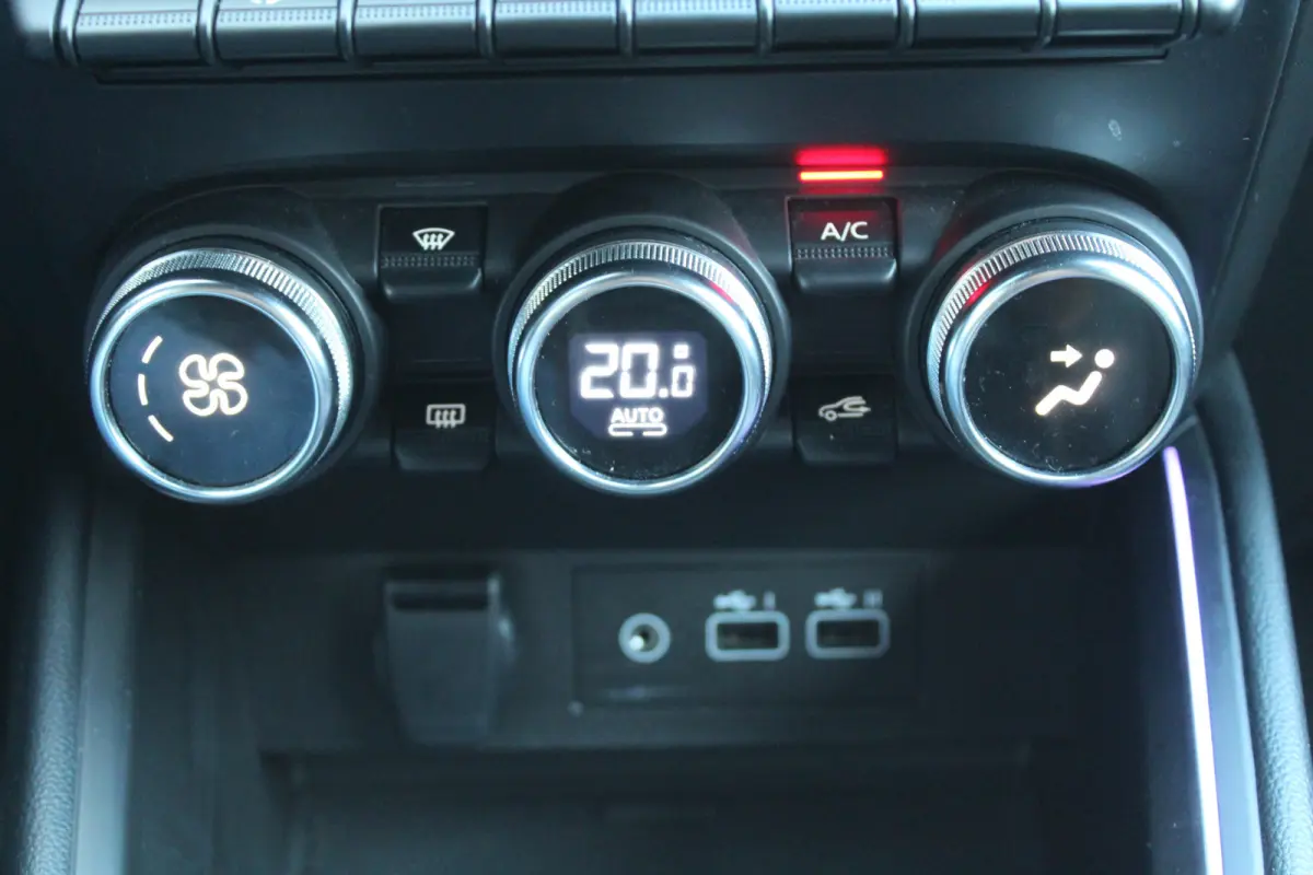 1.0 TCe 90 GPF techno l Cruise Control l Lane Assist l PDC Achter l Navi l Airco l Keyless Entry/Start