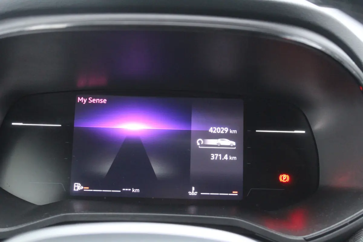 1.0 TCe 90 GPF techno l Cruise Control l Lane Assist l PDC Achter l Navi l Airco l Keyless Entry/Start