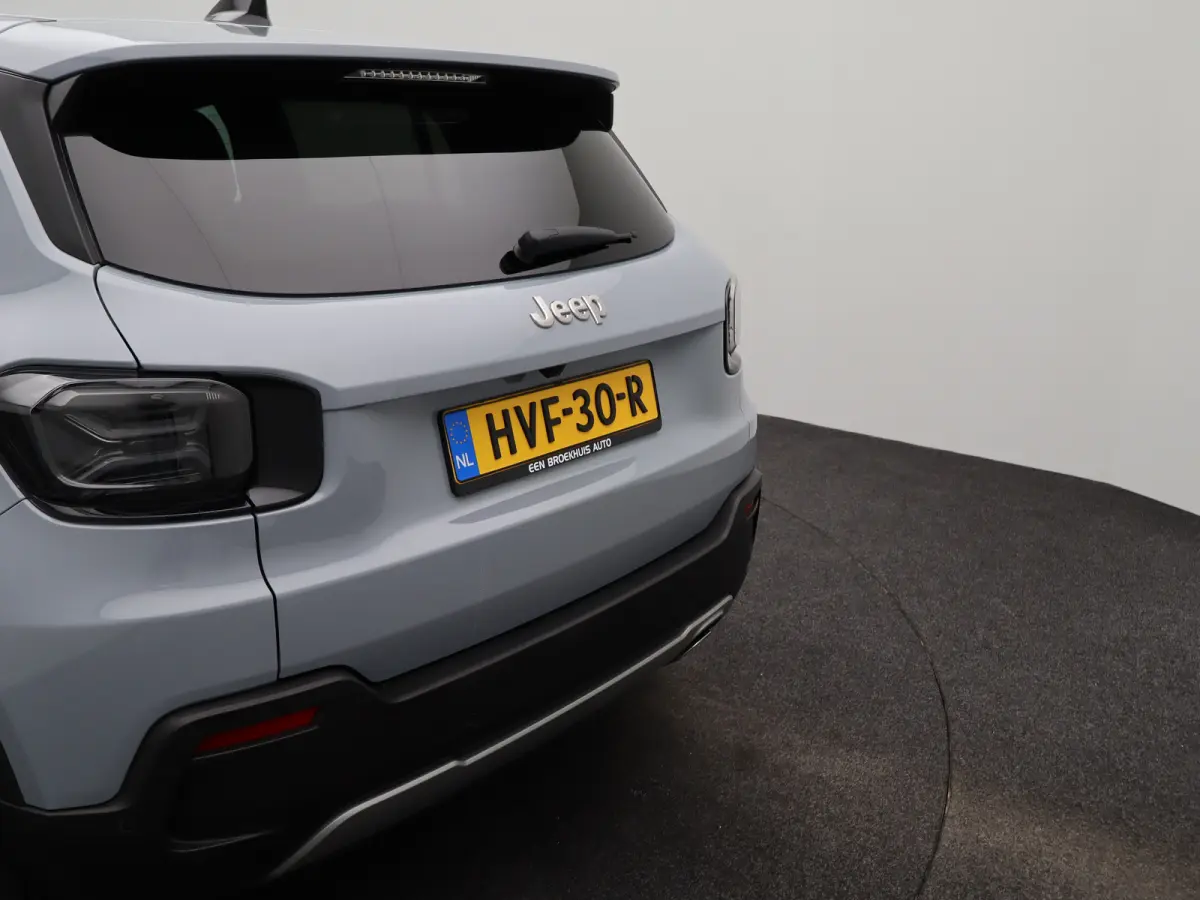 1.2 e-Hybrid Summit | Apple Carplay/Android Auto | Camera | Premium Audio | Parkeersensoren Voor en Achter | Keyless  | Navigatie | 18" Lichtmetalen Velgen | Adaptieve Cruise Control | Dualz