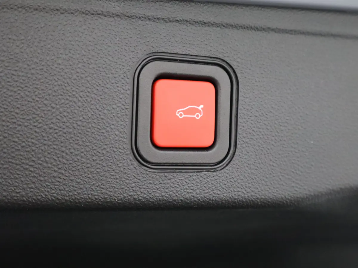 1.2 e-Hybrid Summit | Apple Carplay/Android Auto | Camera | Premium Audio | Parkeersensoren Voor en Achter | Keyless  | Navigatie | 18" Lichtmetalen Velgen | Adaptieve Cruise Control | Dualz