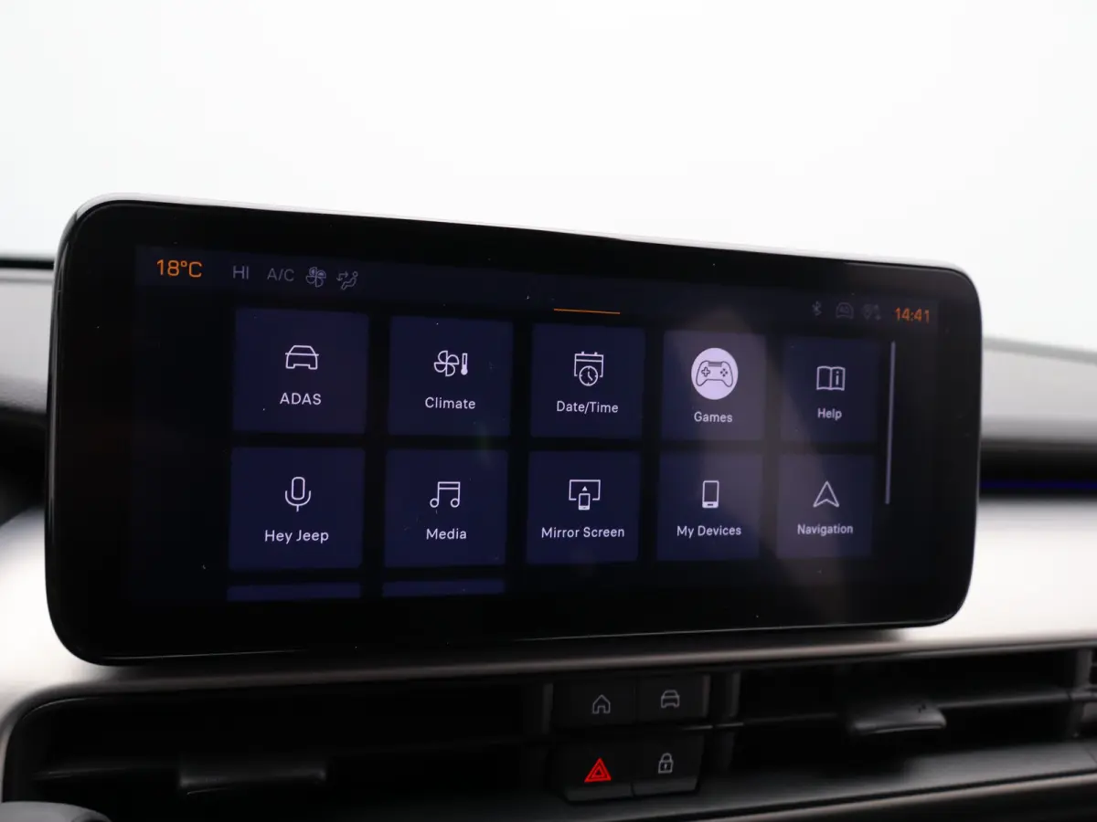 1.2 e-Hybrid Summit | Apple Carplay/Android Auto | Camera | Premium Audio | Parkeersensoren Voor en Achter | Keyless  | Navigatie | 18" Lichtmetalen Velgen | Adaptieve Cruise Control | Dualz