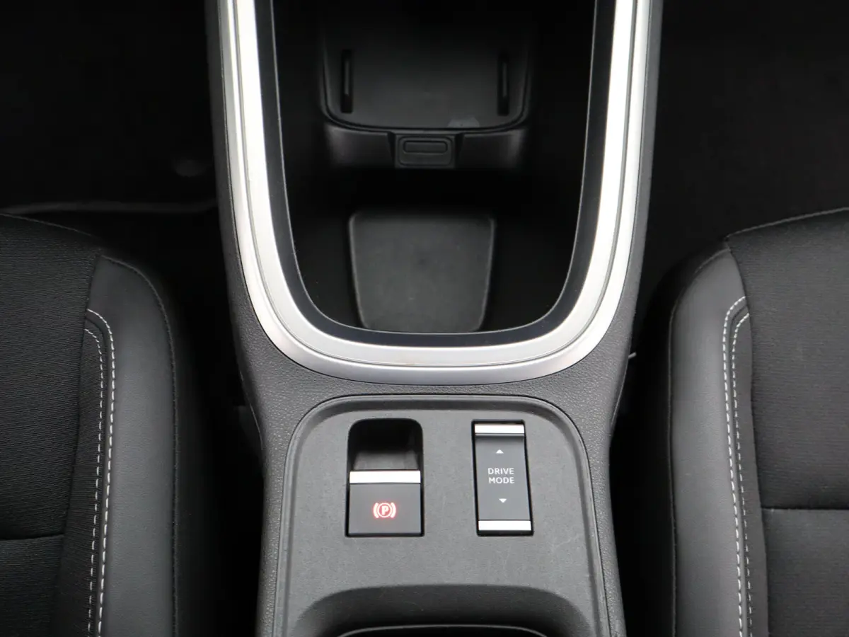 1.2 e-Hybrid Summit | Apple Carplay/Android Auto | Camera | Premium Audio | Parkeersensoren Voor en Achter | Keyless  | Navigatie | 18" Lichtmetalen Velgen | Adaptieve Cruise Control | Dualz