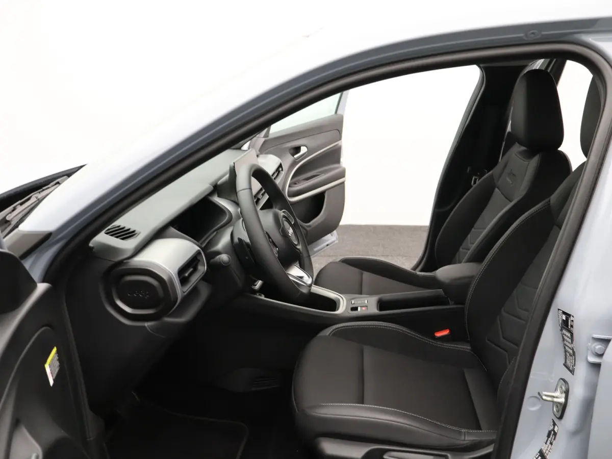1.2 e-Hybrid Summit | Apple Carplay/Android Auto | Camera | Premium Audio | Parkeersensoren Voor en Achter | Keyless  | Navigatie | 18" Lichtmetalen Velgen | Adaptieve Cruise Control | Dualz