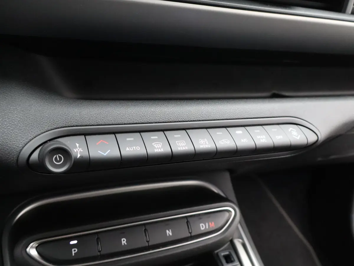 1.2 e-Hybrid Summit | Apple Carplay/Android Auto | Camera | Premium Audio | Parkeersensoren Voor en Achter | Keyless  | Navigatie | 18" Lichtmetalen Velgen | Adaptieve Cruise Control | Dualz
