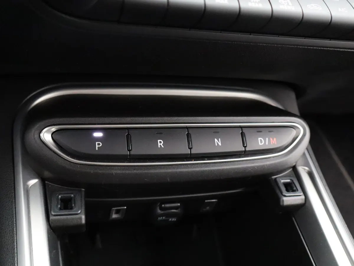 1.2 e-Hybrid Summit | Apple Carplay/Android Auto | Camera | Premium Audio | Parkeersensoren Voor en Achter | Keyless  | Navigatie | 18" Lichtmetalen Velgen | Adaptieve Cruise Control | Dualz